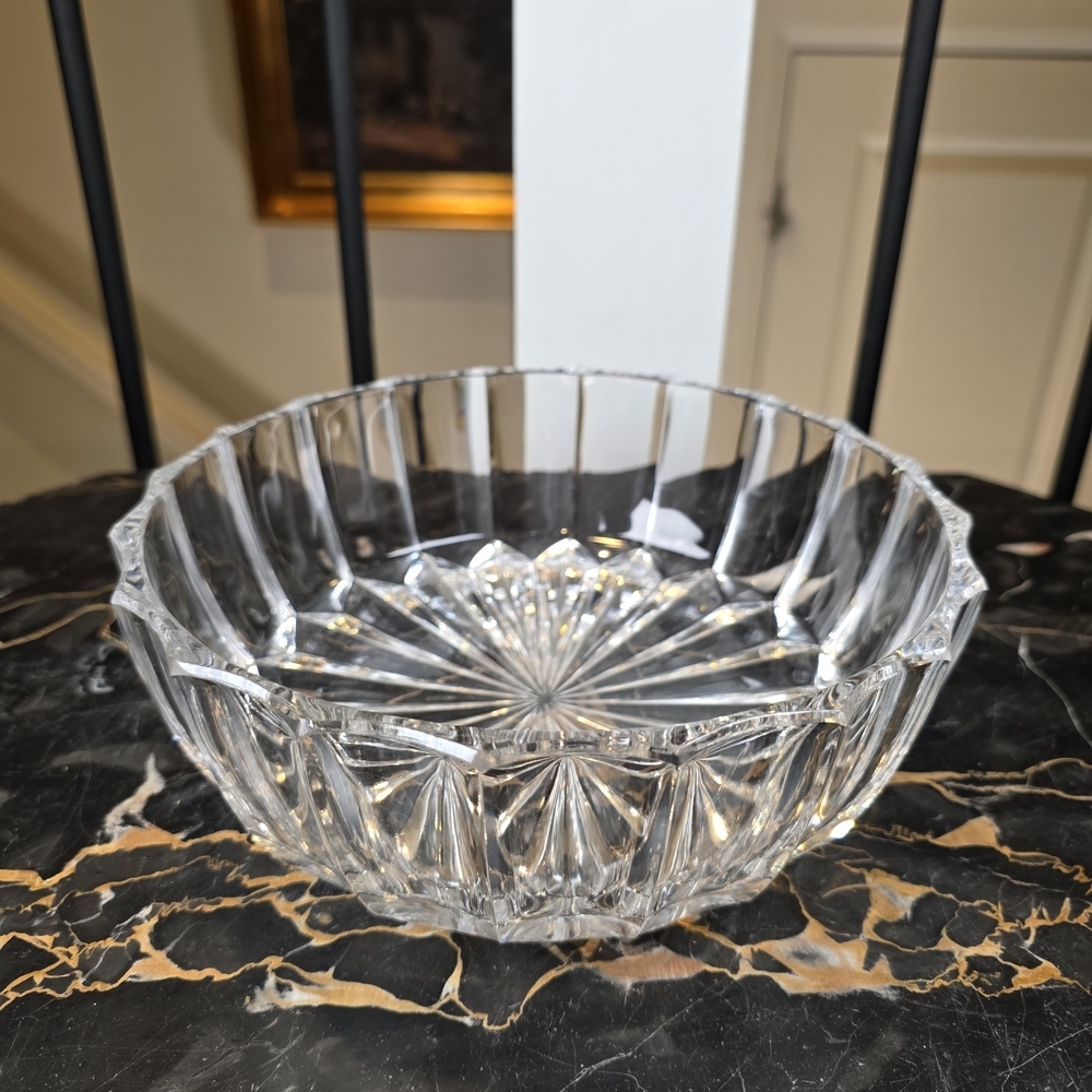 Vintage Crystal Glass Serving Bowl 8" Starburst Pattern Scalloped Edge Heavy